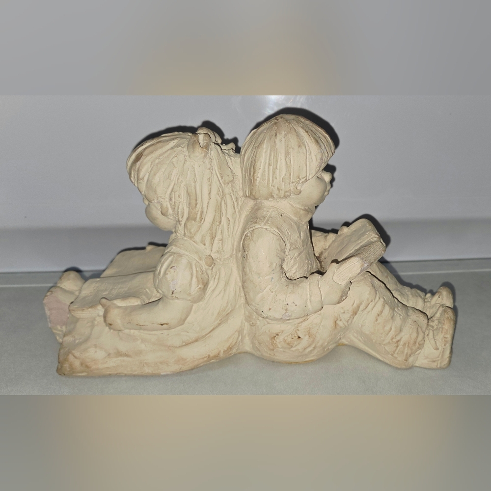 Vtg Austin Figurine Book Lovers Boy & Girl 9 x 5.5"